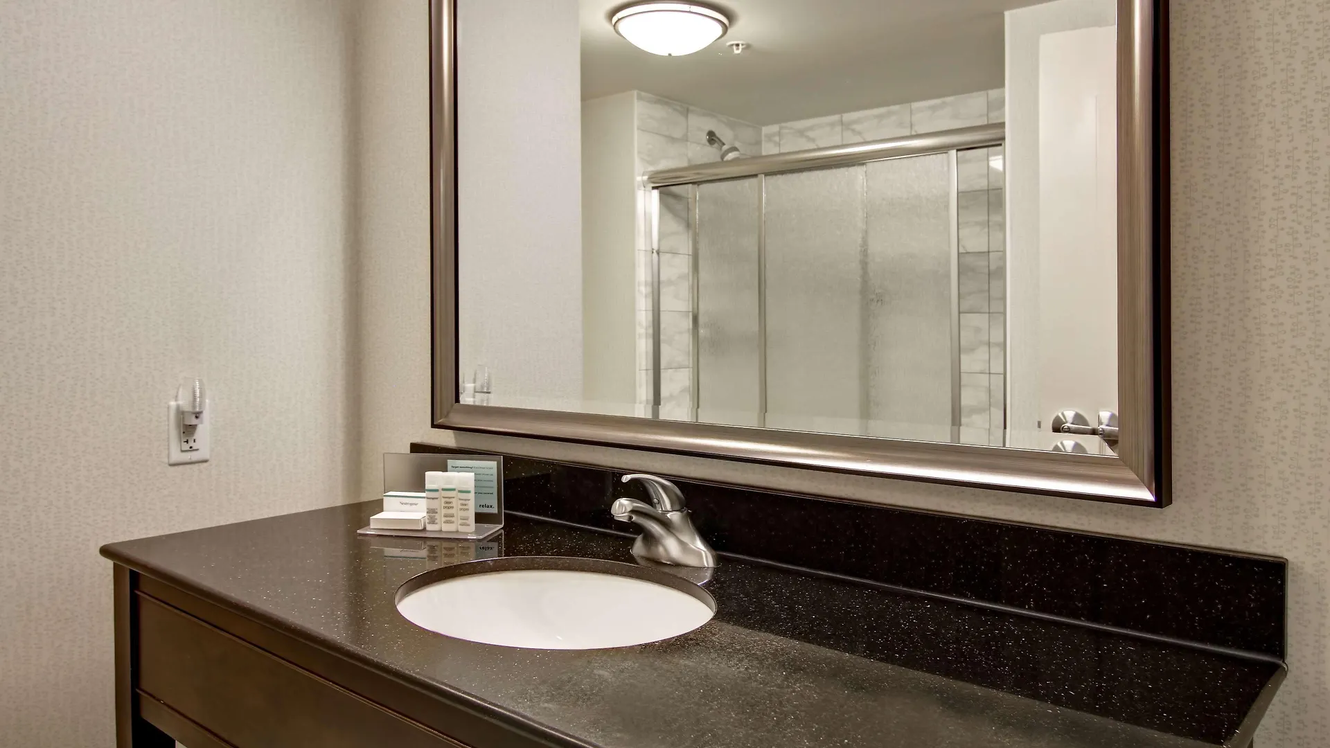 Hampton Inn By Hilton Toronto Airport Corporate Centre 3*,