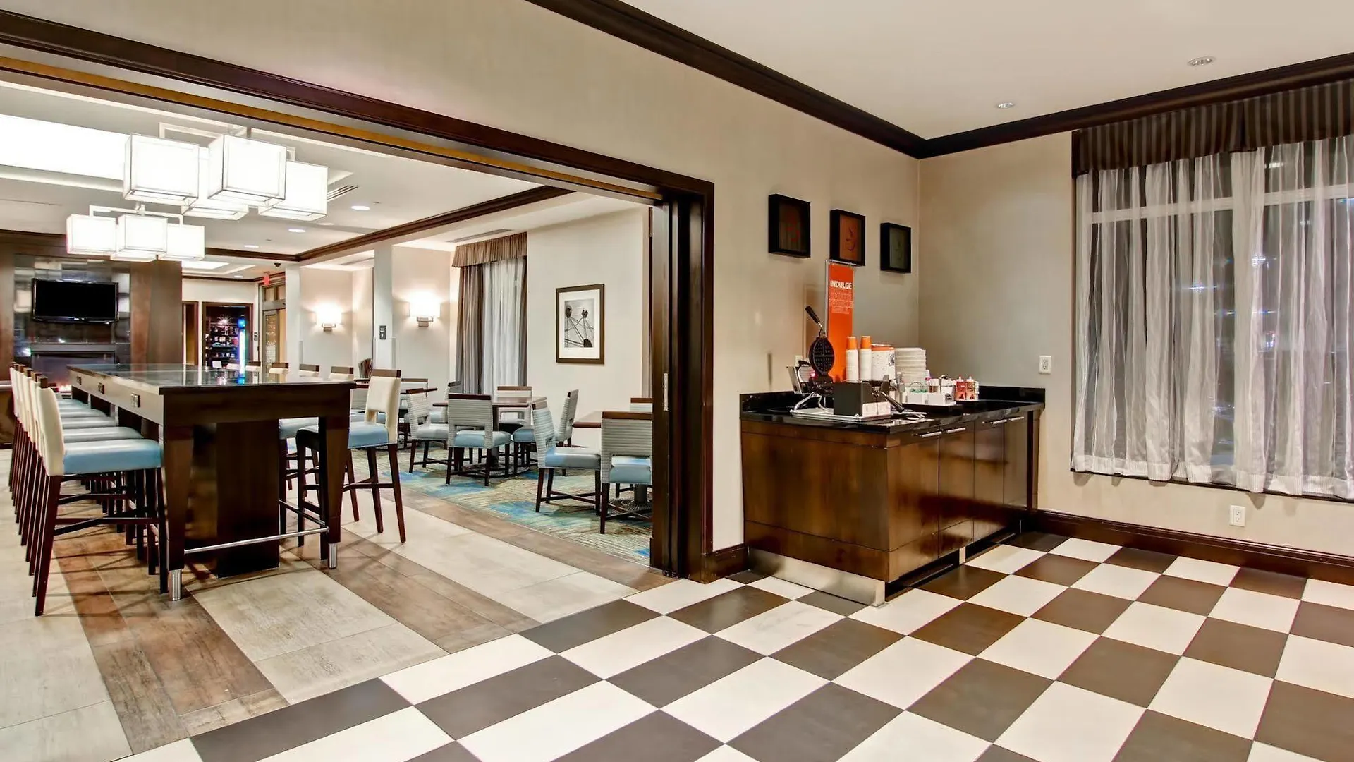 Hampton Inn By Hilton Toronto Airport Corporate Centre Szálloda